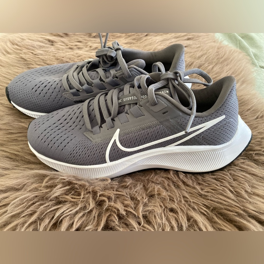 Nike Women's Gray Air Zoom Pegasus 38 CZ1901-002 Running Sneaker Shoes Size 6